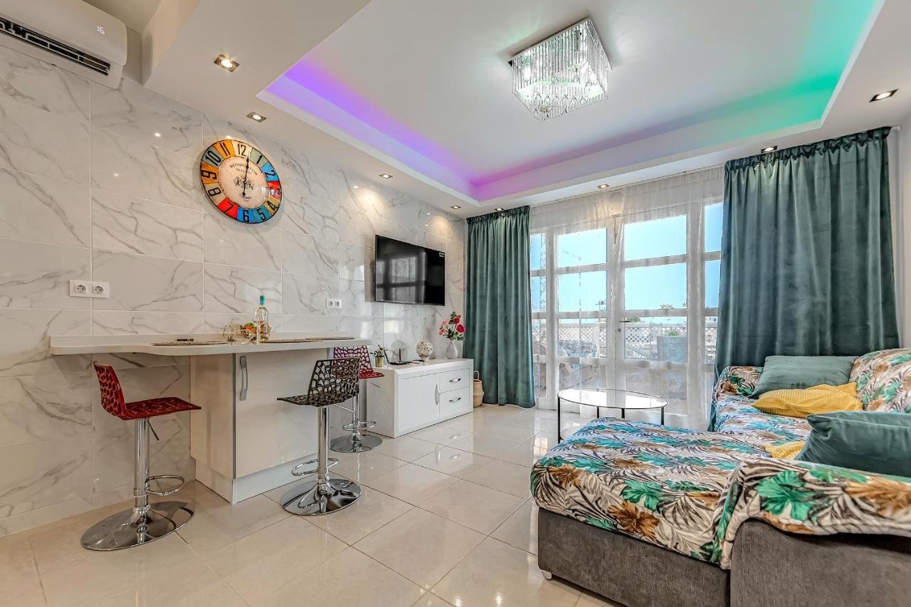 Beautiful Deluxe Sun And Sea Apartment *